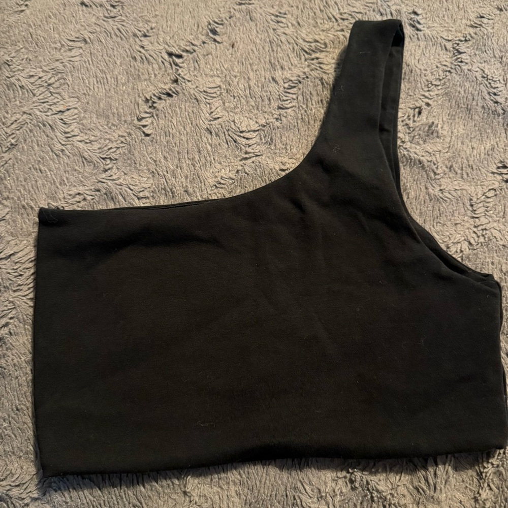 Oak & Fort Black One-Shoulder Top